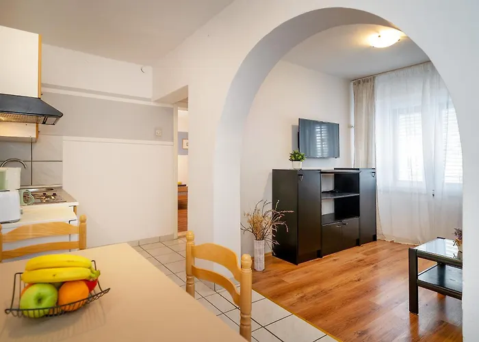 Apartment Igor With Terrace And Sea View *