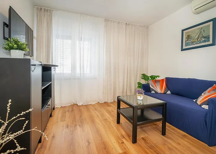 Igor With Terrace And Sea View Apartment