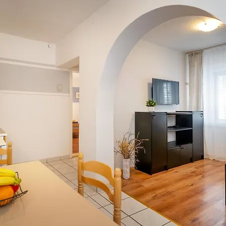 Apartment Igor 2 With Terrace And Sea View *